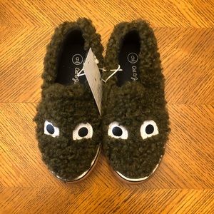 NWT Cat & Jack slip on sneakers